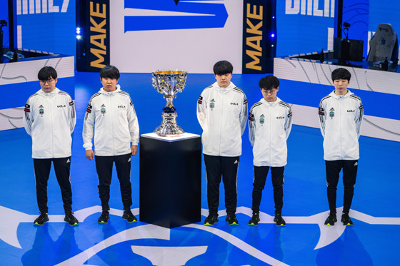 关于惊天逆转!S赛战队挺进四强的信息 关于惊天逆转!S赛战队挺进四强的信息