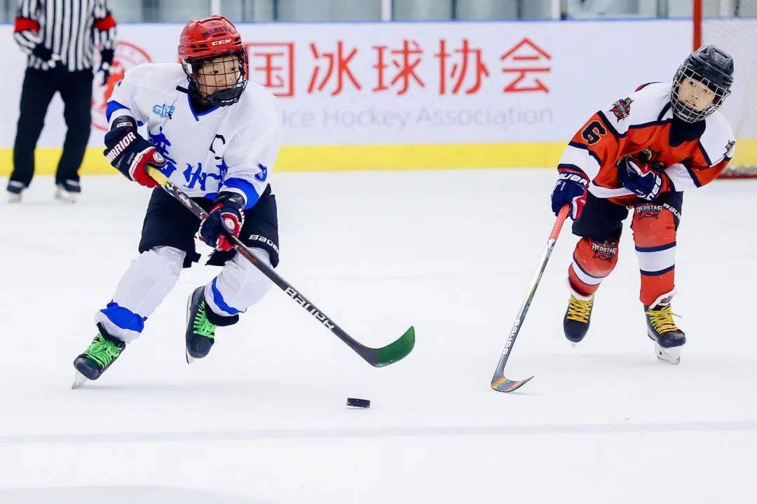 关于冰球热度飙升，网友热议不断的信息