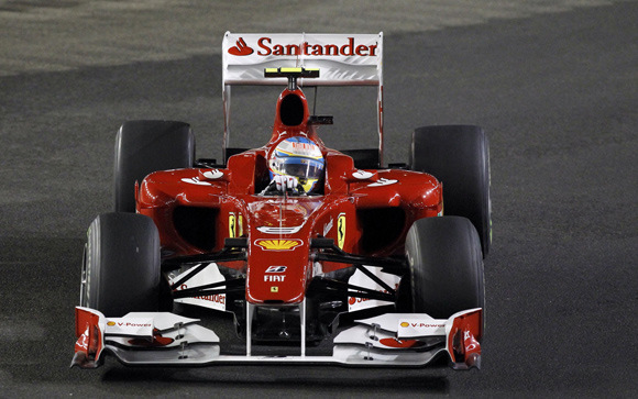 梅赛德斯鏖战法拉利，阿隆索扛起全队