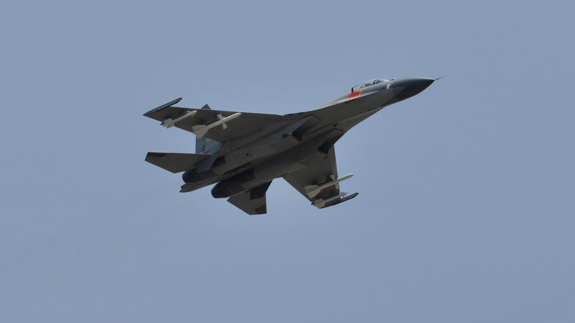 烈日灼钢城，当太阳血拼深圳队，东契奇化身关键先生