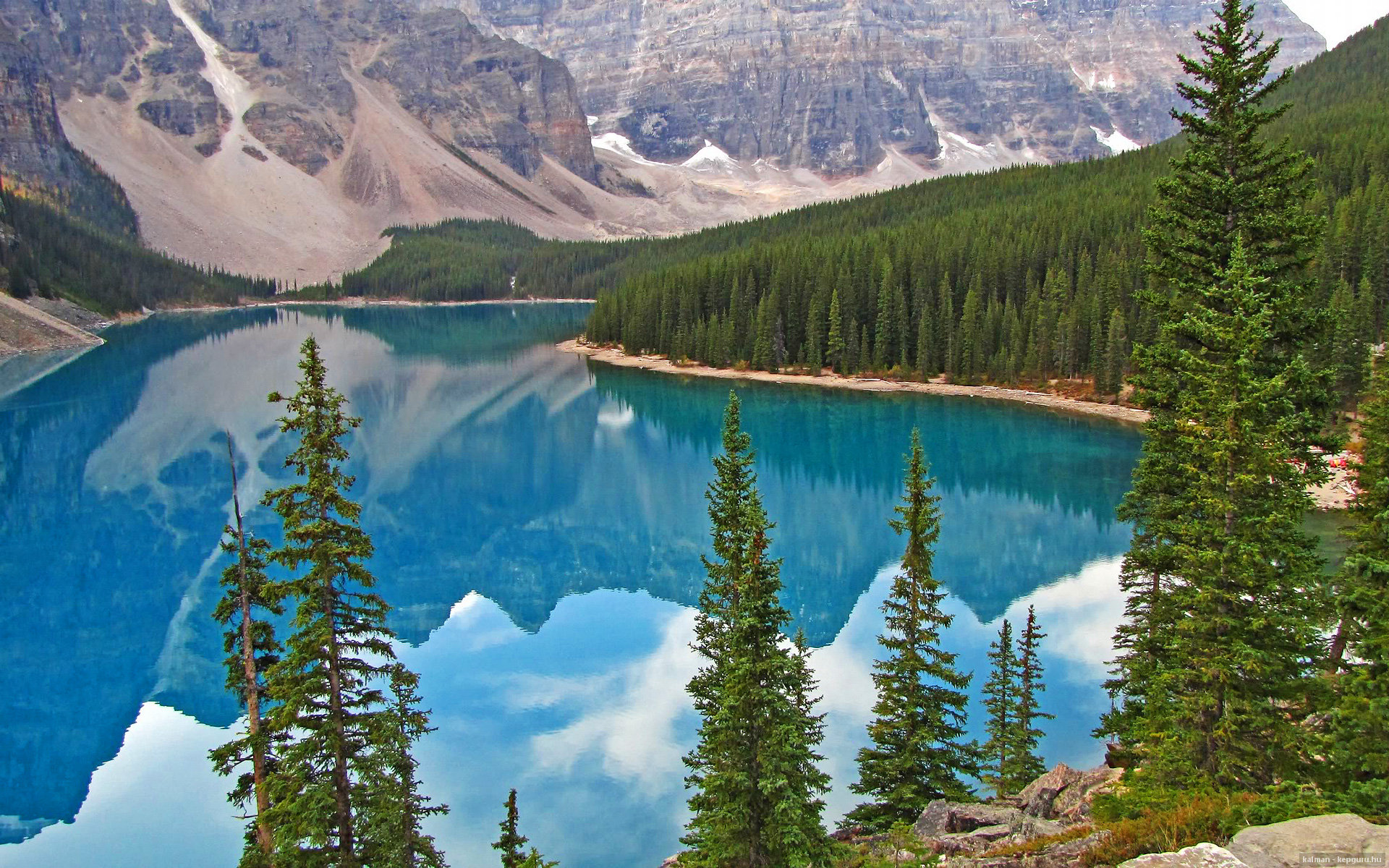 绿茵场与篮球馆，跨越时空的翻盘启示录