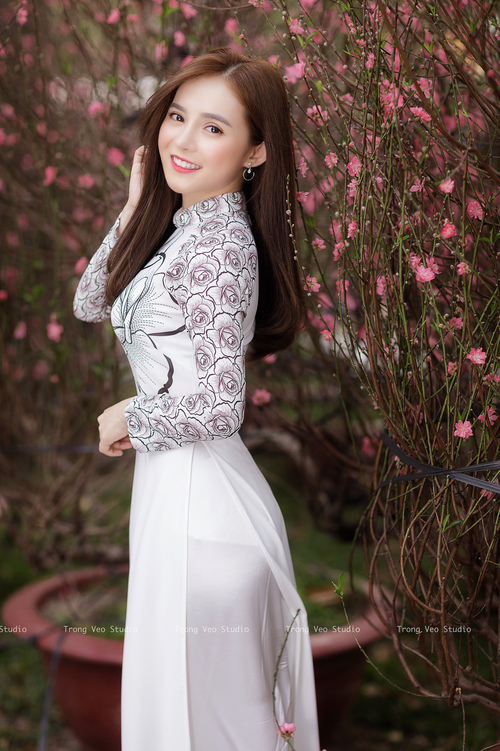 以下是为您构思的标题和文章